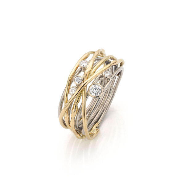 Entwinted love, gouden wikkelring met diamant